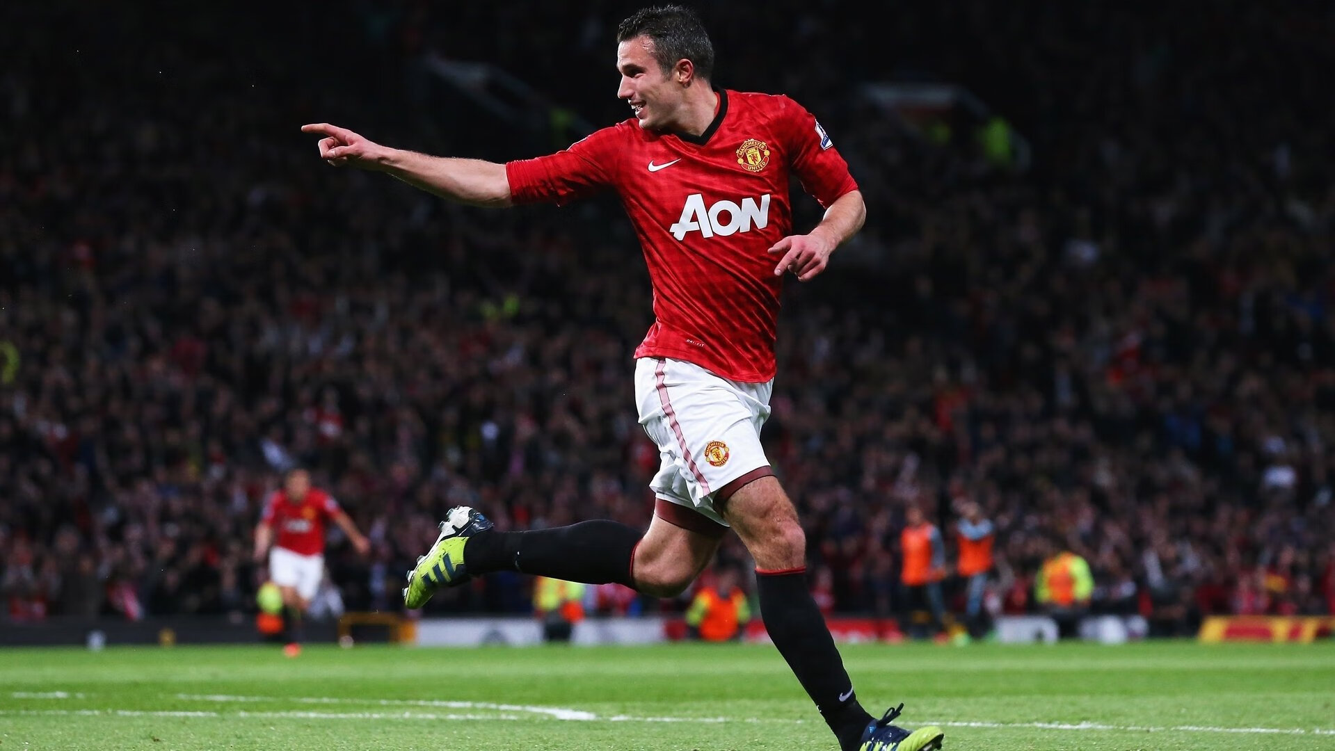 乔·波尔曼在比赛中展现强大的组织能力和球场领导力，乔什·波恩